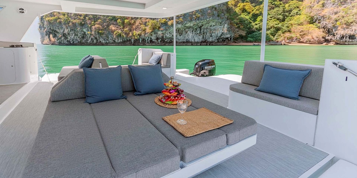 Аренда моторного катамарана Prada 50 на Пхукете